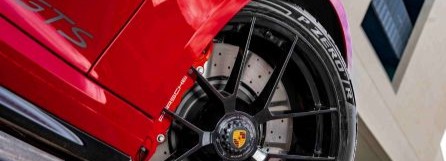 Гібридний Porsche 911 GTS «взули» в шини Pirelli